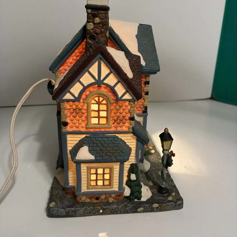 Saturday Evening Post Freedom From Want Porcelain Lighted Christmas House w/ Box
